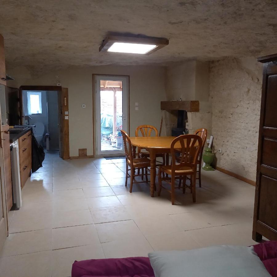 Gite-civray-de-touraine Troglo De Denise Holiday home