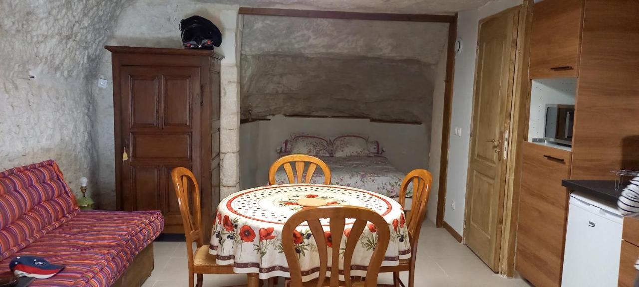 Gite-civray-de-touraine Troglo De Denise Holiday home Civray-de-Touraine