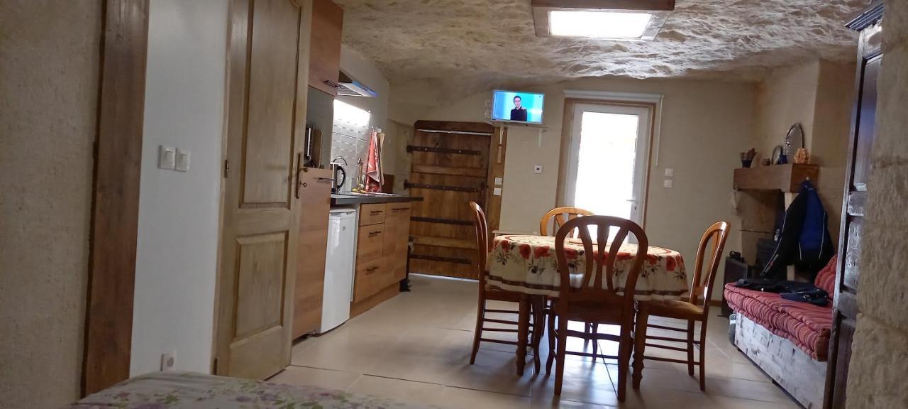 Gite-civray-de-touraine Troglo De Denise *